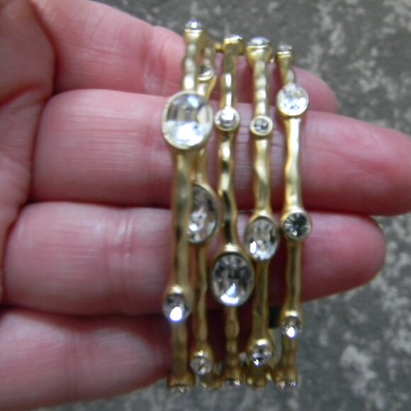 LOT OF 5 FAUX GOLD HAMMERED BRACELETS W/FAUX DIAMONDS BANGLE - Picture 5 of 5